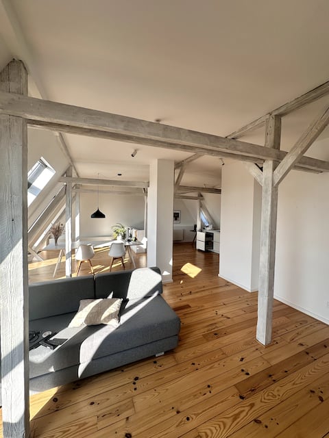 Erfolgreiche Airbnb-Immobilie: Bright duplex | Cologne's most popular neighborhood in Neustadt/Nord