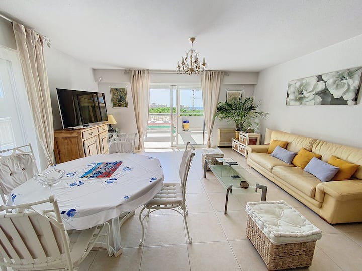 Superbe 
3 P Vue Mer  Dernierétage 
Terrasse70m2 - Saint-Laurent-du-Var