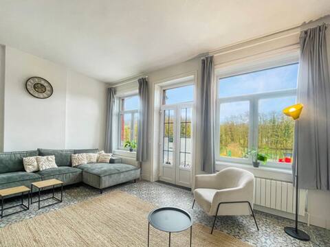 On the banks of the Meuse – easy parking