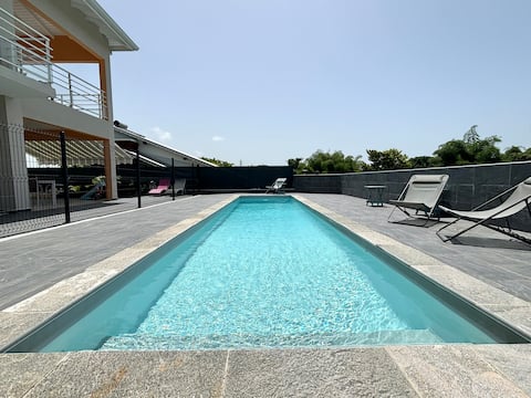Le Rubis: Pool view and close to Destreland
