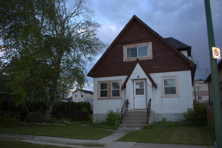 Get Together Family House | 5 Bedroom | 2Bathroom. gallery image 3