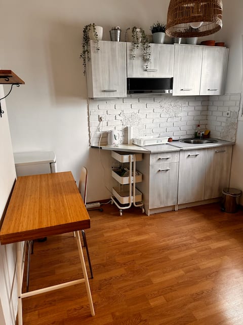 Top performing Airbnb: Cozy central studio in ιουλιανου φιλαδελφειασ