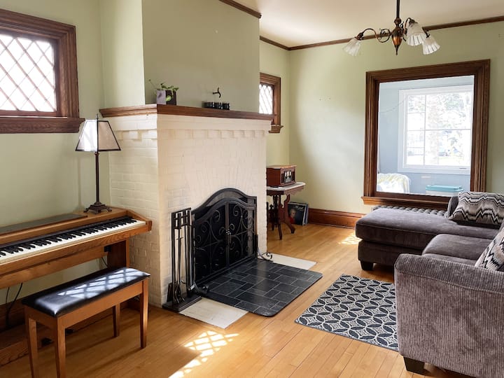 Friendly, Walkable & Affordable Downtown Bunk Room - Kalispell, MT