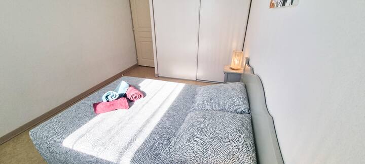 Საძინებელი 1: კუინზის საწოლი 160X200