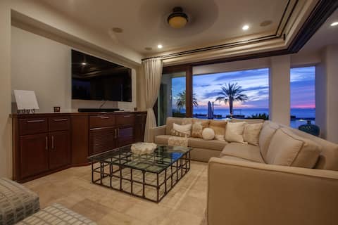 Popular Airbnb listing: Casa de Paz: Luxury Beachfront 3BR Villa in Baja California Sur