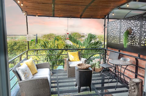 House with Amazing View and Unique Decoration.