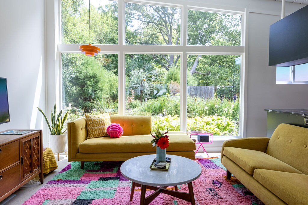 Pink Opal MCM - Houses for Rent in Columbus, Ohio, United States