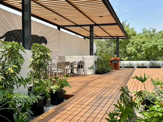 oolena | Mid-Century 3BR Gem gallery image 3