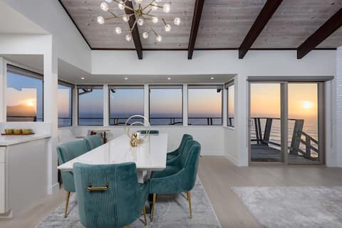 Oceanfront/ Stunning Views/ Hot Tub/ Contemporary