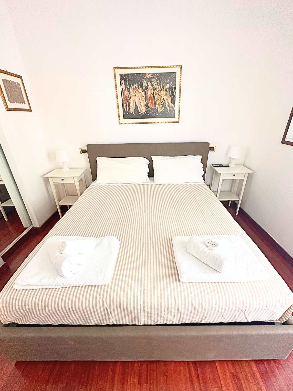 174 X 204 מיטה זוגית עם מזרן קפיצי, ראש מיטה מבד מושלם לשינה ומנוחה