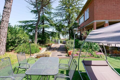 Apartment surrounded by greenery in the hills of Bologna