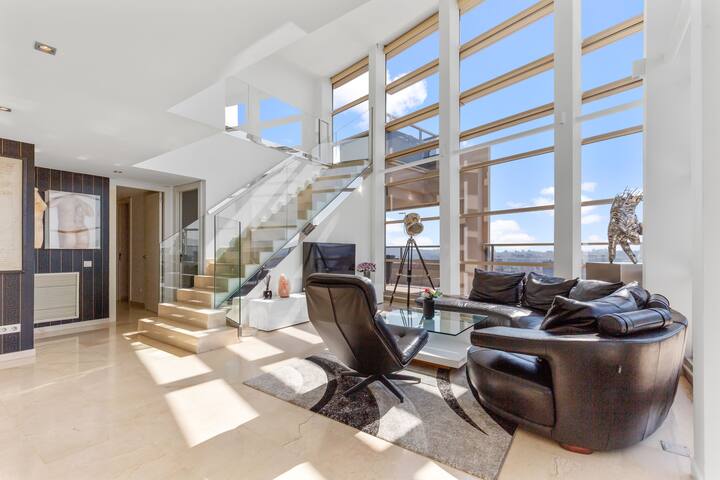 Penthouse Duplex with whole City and Sea Views! gallery image 3