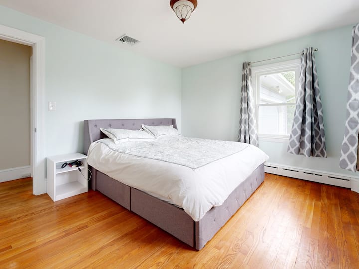 Middletown House Sleeps 5 - Minutes To Newport - Little Compton, RI