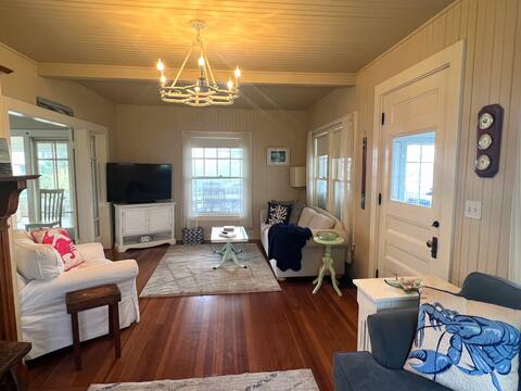 Top performing Airbnb: Steps away from Lewis Bay in West Yarmouth