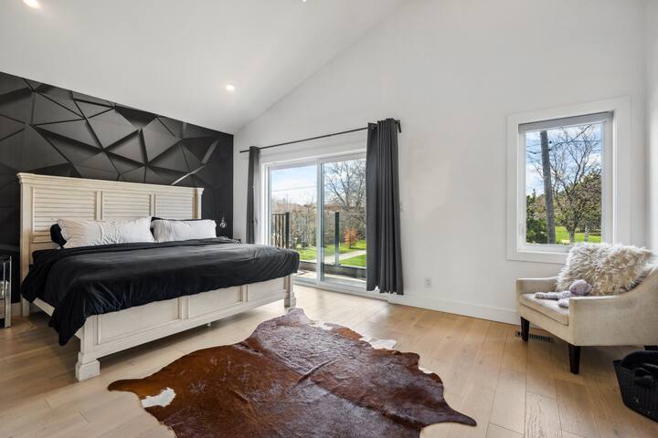 Stunning Modern Family Home gallery image 2