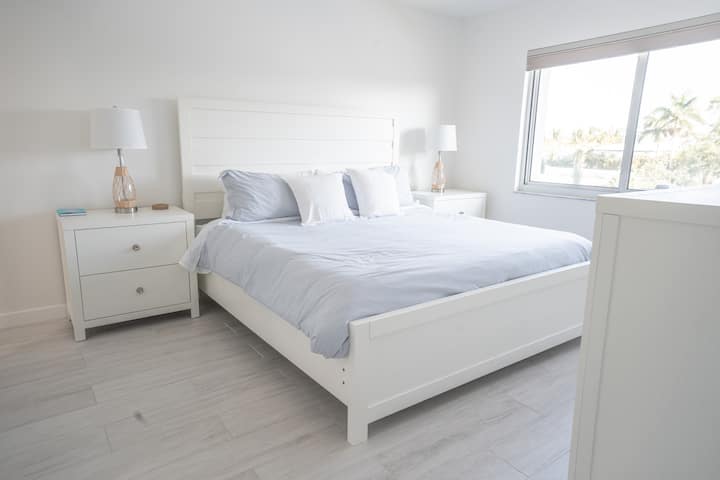 Დიდი საწოლი სააბაზანოთი                          