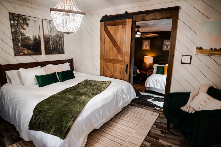 Luxury Relax Creek Elijay Cabin, Kid Fun Pool Pet - Ellijay, GA