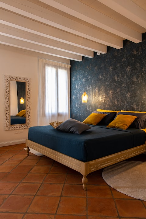 Laguna Loft, canal view and parking