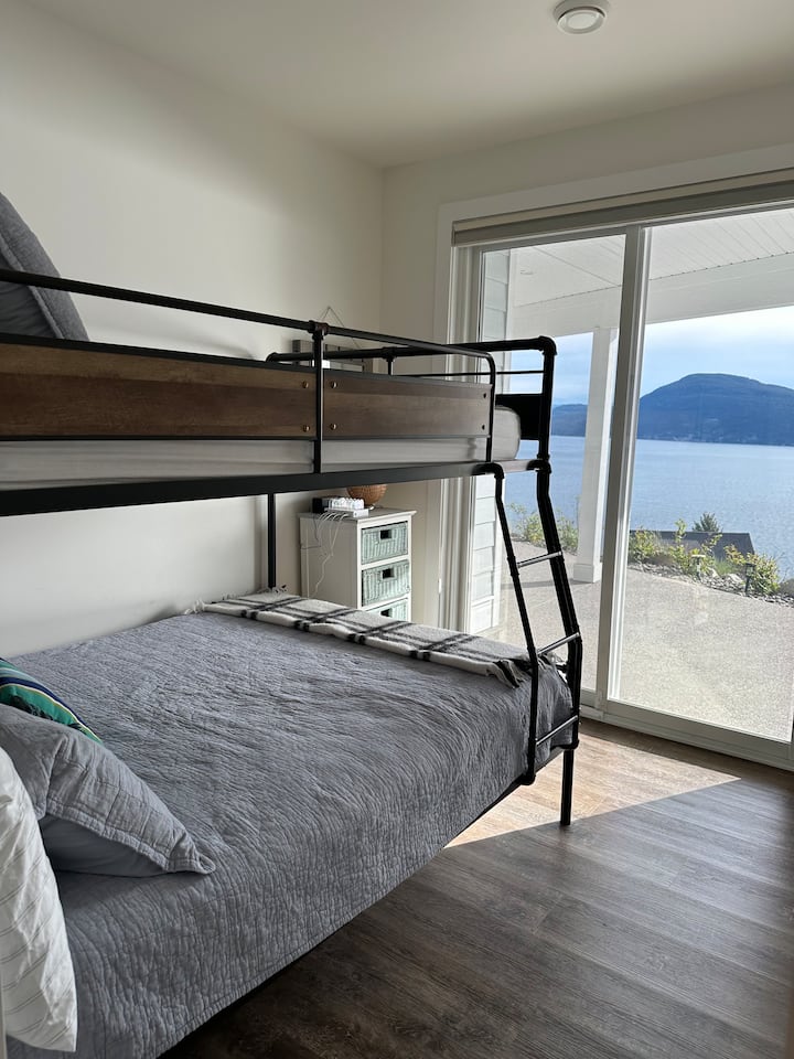 Двокреветна соба со брачен кревет (широк 150-179 см) со неверојатен поглед!