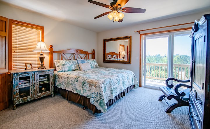 加大双人床卧室，共用卫生间和私人阳台