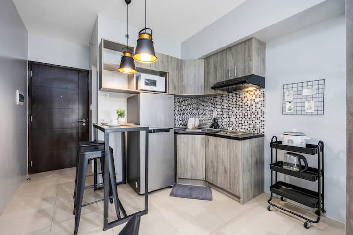 Central Cebu Studio • Modern Stay W/ Pool Access - Cebú