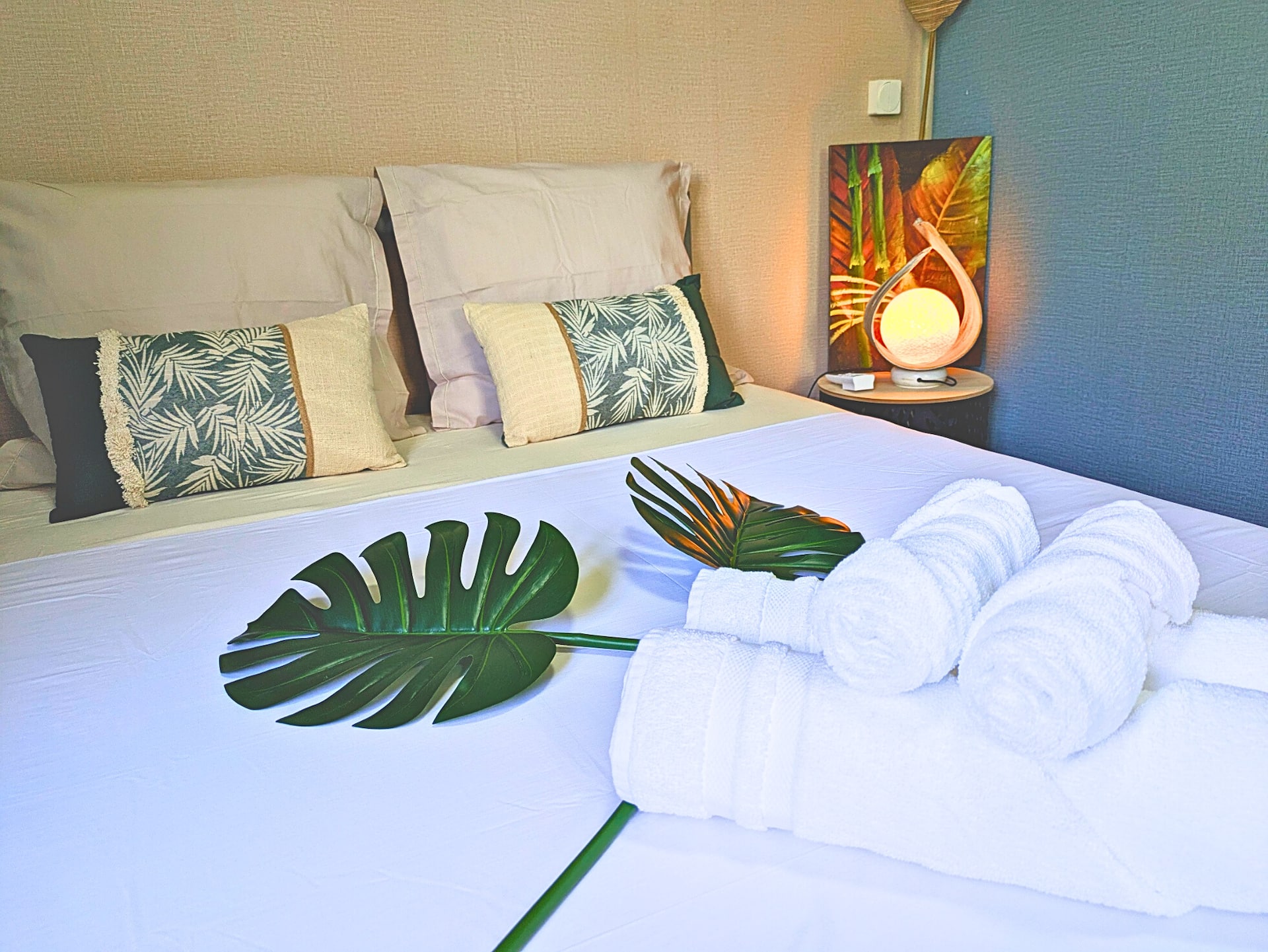 Natura OM Teahupoo surf lodge