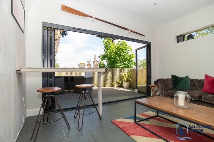 The Hideout-boutique Cabin, Estuary View & Parking - Salcombe