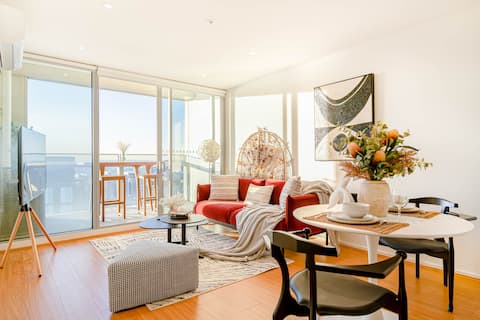 Waterfront 1BR Docklands Apt with FreeParking#2