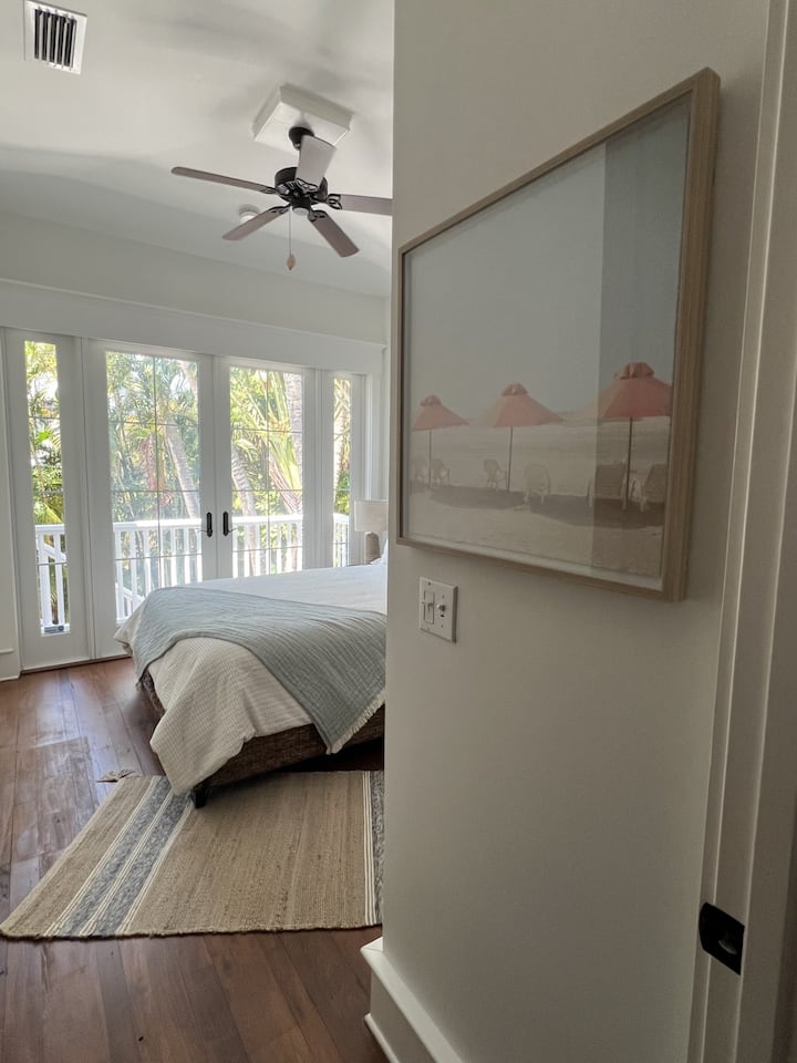 Влез во втората спална соба со француски врати.