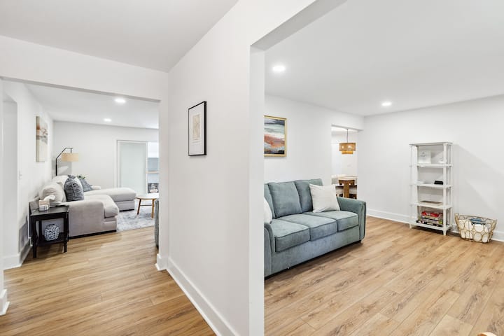 סלון מזמין עם ריהוט מפואר ואווירה נעימה.