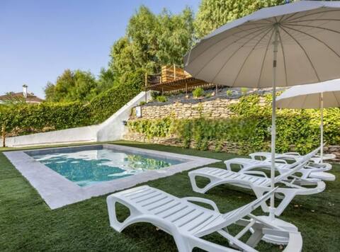 Pool, Jacuzzi, sauna, BBQ, fireplace