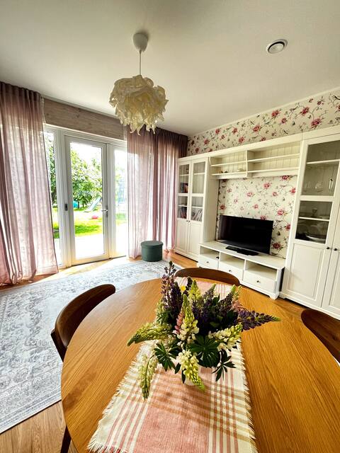 Guest house with a garden