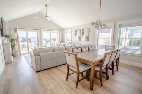 Sleeps up to 32, 14 Queen Beds, & 6 Full Baths