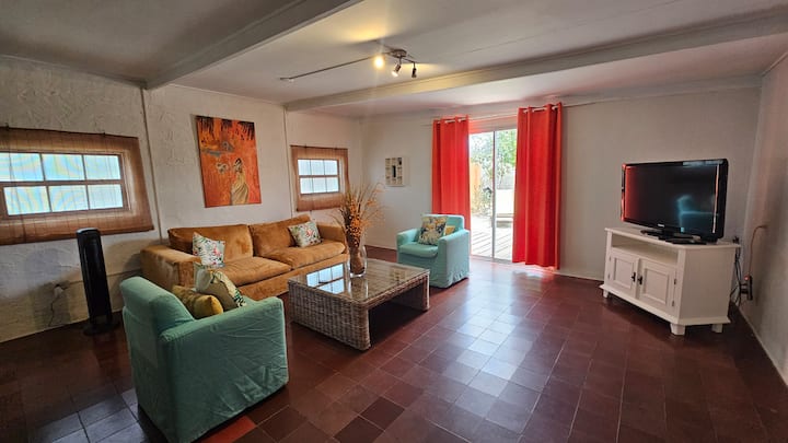 Large Guesthouse With Private Pool - Aruba