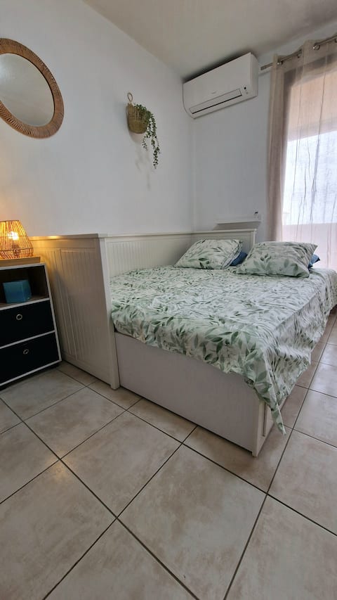 Successful Airbnb property: Studio Cocooning | Clim - Fibre - Parking privée in Cavalaire Sur Mer