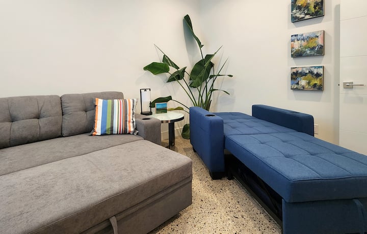 La sala de juegos funciona como un quinto dormitorio, con capacidad para 2 adultos o 3 niños más pequeños cómodamente. Se proporciona ropa de cama.