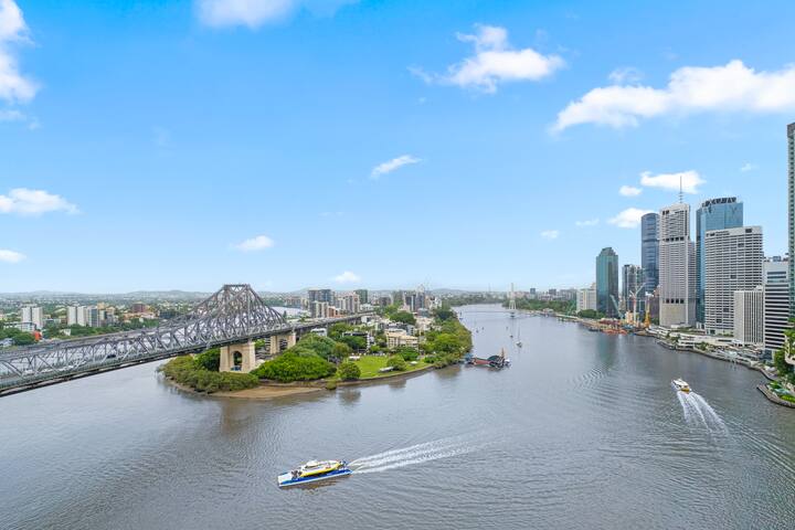 Stunning! 2Bed, 1Bath, 1Car, VIEWS ~ CBD gallery image 4