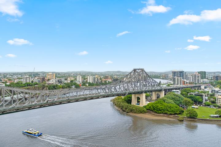 Stunning! 2Bed, 1Bath, 1Car, VIEWS ~ CBD gallery image 3