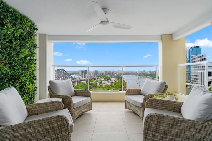 Stunning! 2Bed, 1Bath, 1Car, VIEWS ~ CBD