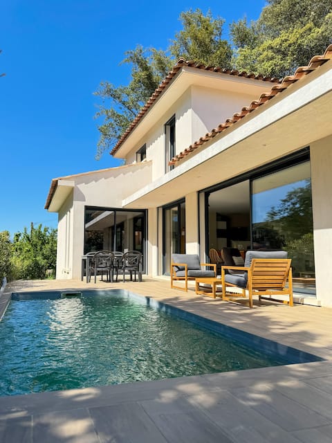 Villa in Le Castellet near the sea