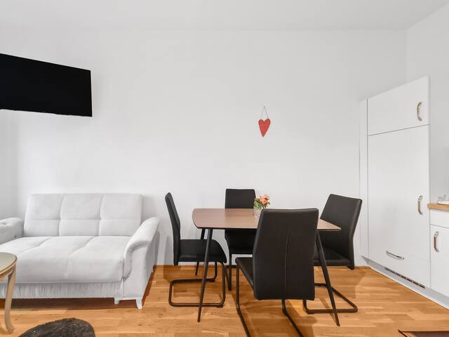 Prater Vicinity Villa t15 gallery image 5