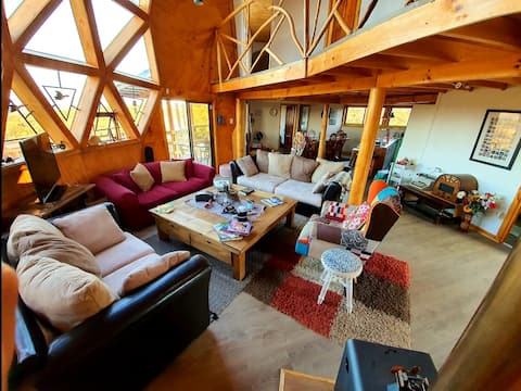 Top Airbnb: Escape to a retreat with fireplace and hot tub in Limache