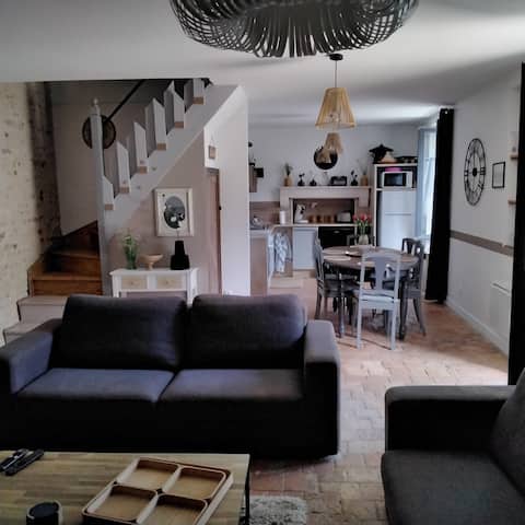 Close to Futuroscope 7 people + baby bed + outdoor