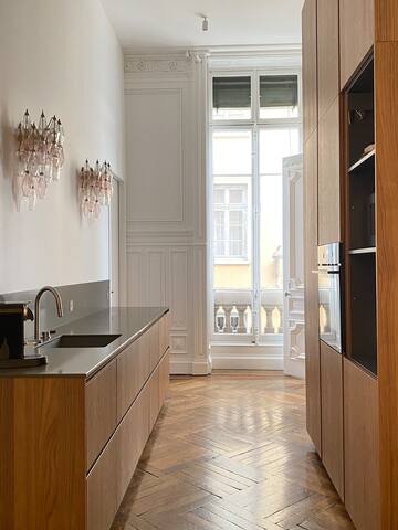 4* apartment of 210m2 center of the Lyon peninsula gallery image 4