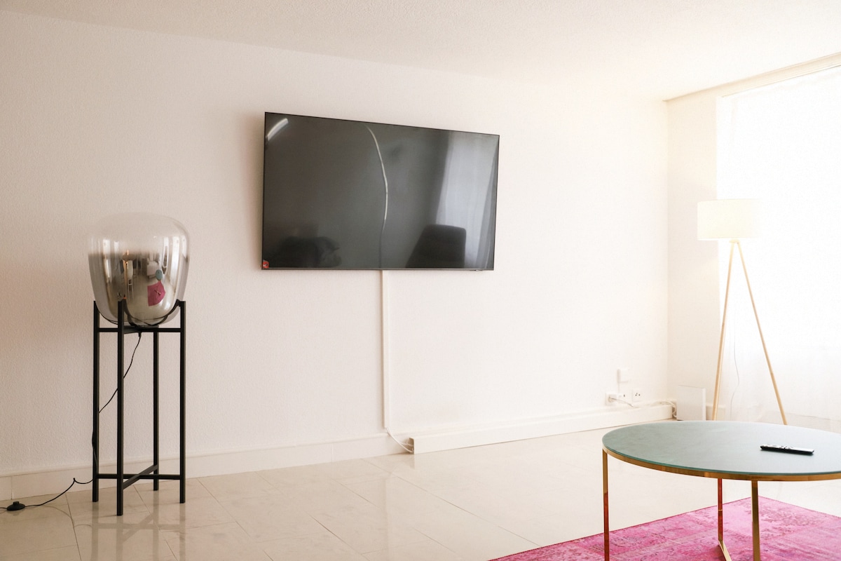 Top Airbnb: Chic & central living in the old town of Bern in Bern