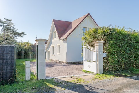 Villa classified 14 people 100 m from the beach