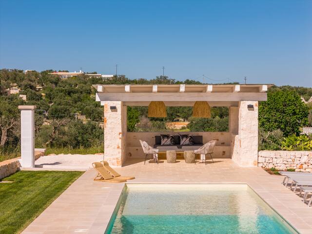 Villa Batu stylish 2 bedroom gallery image 3