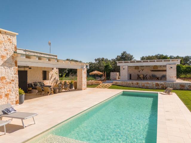 Villa Batu stylish 2 bedroom gallery image 5