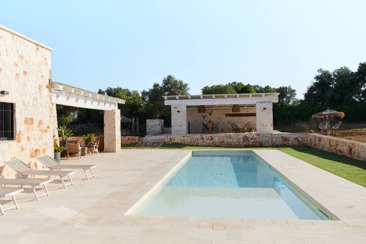 Villa Batu stylish 2 bedroom gallery image 2