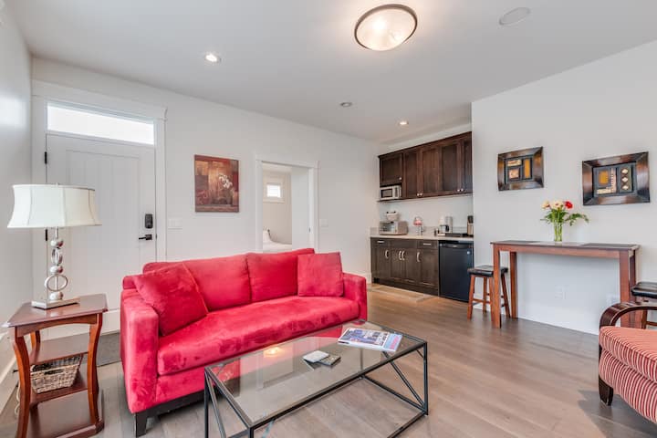 Family Friendly Private Suite - Coquitlam